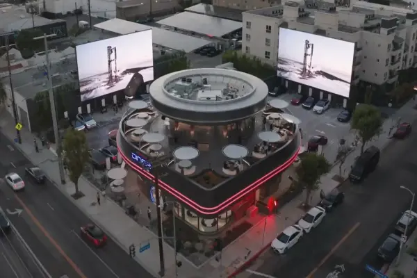 Elon Musk hiện muốn bạn dùng bữa tại Tesla Diner và nó đã mở cửa vào hôm nay